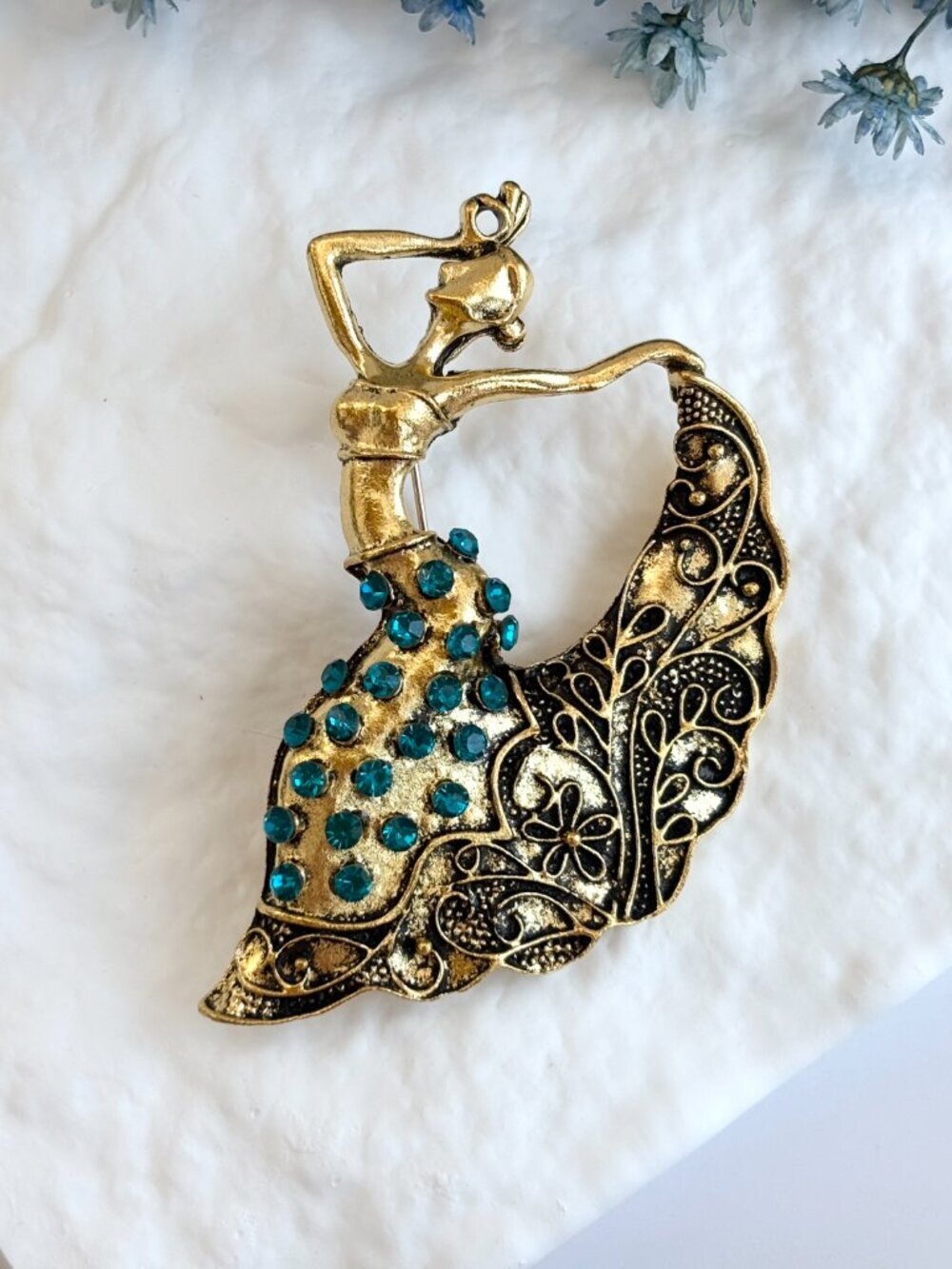 Mint Flamenco Dancer Peacock Gold Toned Textured Floral Vintage Style Brooch Pin - Picture 3 of 16